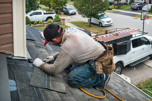 Professional Emergency Roof Repair technician working in Lincoln, IL